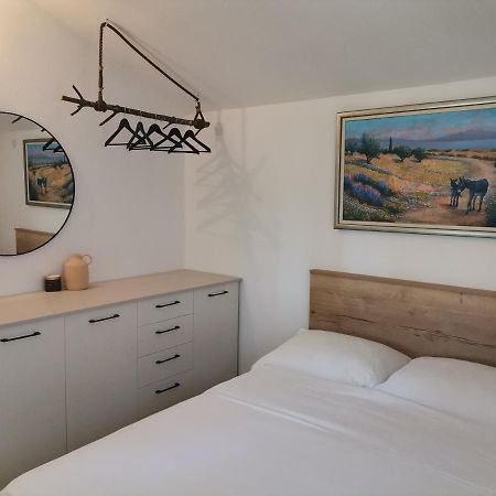 Holiday Batarelo تروغير المظهر الخارجي الصورة